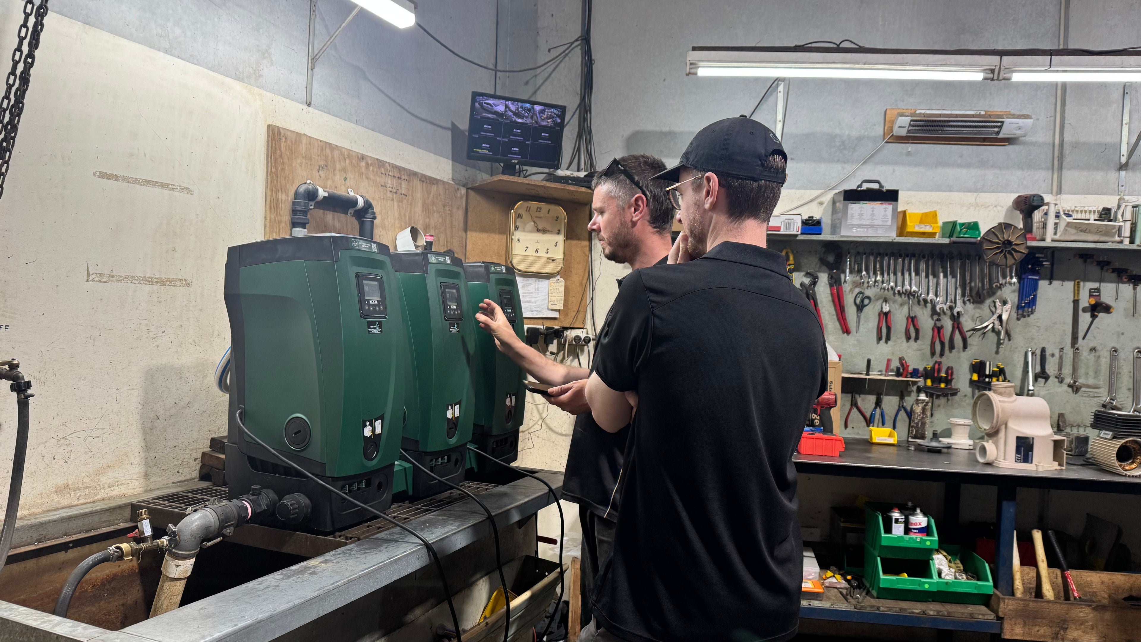 What is the flow rate of the DAB Esybox?