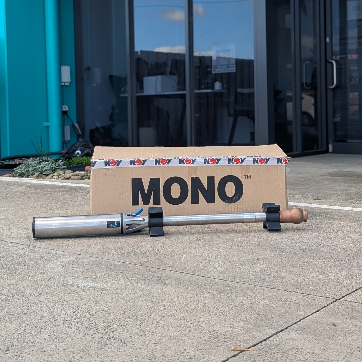 Mono Solar-Powered Submersible Full Water Pump System | 285W single panel, 35m - 80m head max